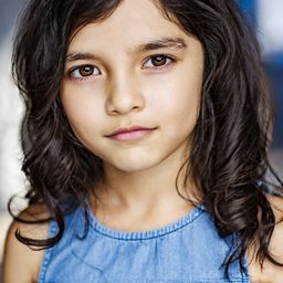 沙茲德·卡帕迪亞 飾演 Sneaky Stella (voice)