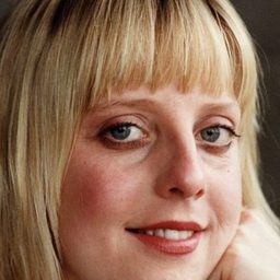 艾瑪·錢伯斯 飾演 Honey