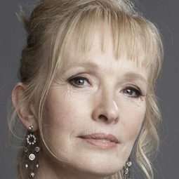 Lindsay Duncan 飾演 Kate