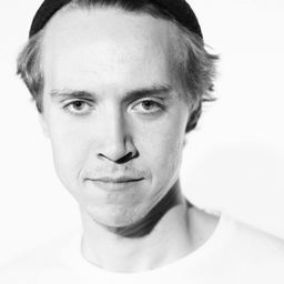 Ursel Tilk 飾演 Rafael