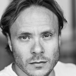 Björn Bengtsson 飾演 Jack Rolander