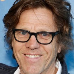 賽門坦普曼 飾演 King Usveldt (voice)