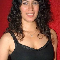 希瓦尼·坦克薩爾 飾演 Raadhika