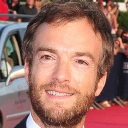 強納森·蘭伯特 - 墨菲定律演員 飾演Doctor Moreau