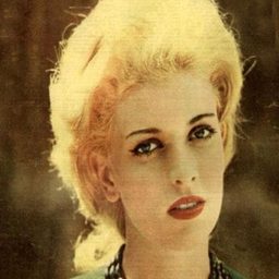 Gisella Arden 飾演 Isabella