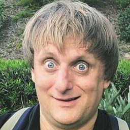 盧卡斯·帕夫拉塞克 飾演 Moley (voice)