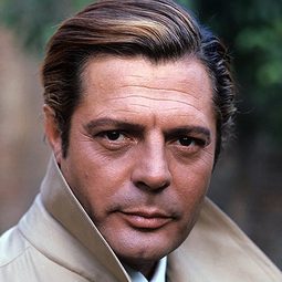 Marcello Mastroianni 飾演 Self (archive footage)