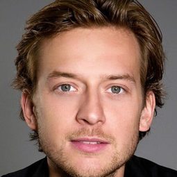 Tobias Nierop - 橙色狂熱演員 飾演Edward