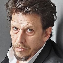 菲利普·雷西蒙特 飾演 Dupont-Laval