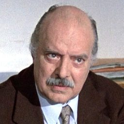 Enrico Marciani - I 2 deputati演員 飾演Membro della DC