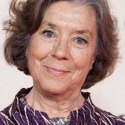 Alicia Sánchez 飾演 Karen