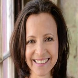 Natalie Karp - 花園裡的螢火蟲演員 飾演Social Worker