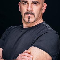 Rob Daprocida 飾演 Bruno