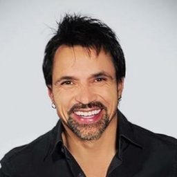 Ramiro Meneses - Time Out演員 飾演Herrera