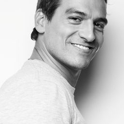 Salim Gauwloos 飾演 Self