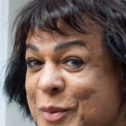 Al Pillay 飾演 Ray (as Al Pillay)