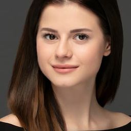 伊麗芙·切倫·巴勒克奇 飾演 Duygu