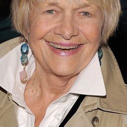 艾絲提·柏遜絲 飾演 Ellen Haney