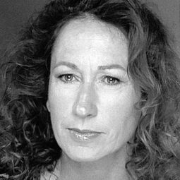 Carla Cassola - 嚎叫演員 飾演Pianist