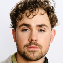 戴克·蒙哥馬利 飾演 Steve Binder