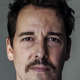 菲力斯卡默 飾演 Henner