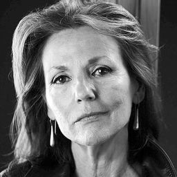 伊莎貝·雷克納 飾演 