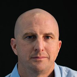 Garrett O'Brien 飾演 Stadium Security