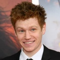 Matt Milne 飾演 Andrew Easton