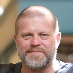 Szabó Győző 飾演 Priest