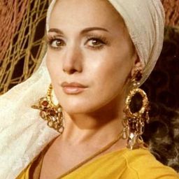 Violeta Andrei 飾演 Hortensia