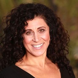 Rosine 'Ace' Hatem - 死亡直播演員 飾演Wounded Woman