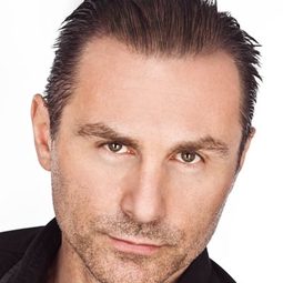 Peter Arpesella - 法拉利演員 飾演TV Sportscaster (voice)