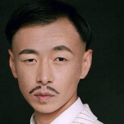 Liu Zhankui 飾演 Zhiqiang Mo