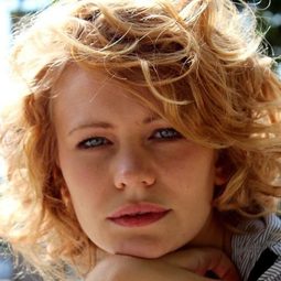 Marion Malenfant 飾演 Cynthia