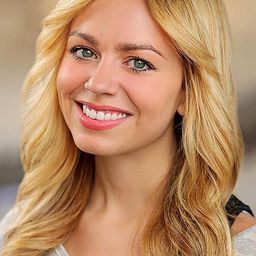 Christina Scaglione 飾演 Gigi