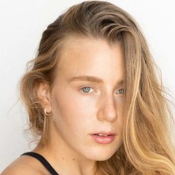 Lara Boedo - 聖血演員 飾演Carmen