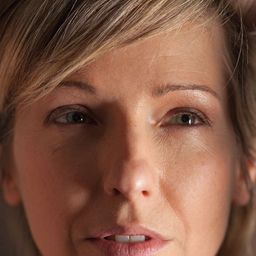 Martina Poel 飾演 Bettina Rattei