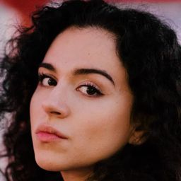 Mariam Hage 飾演 Nadira