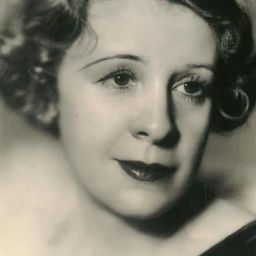 Carmen Rodríguez 飾演 Superiora