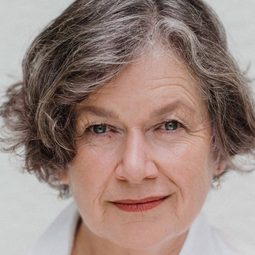 Fiona Press - 黑水演員 飾演Pat