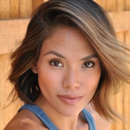 潔瑟琳·文林姆 飾演 Angela