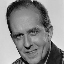 Brian Oulton 飾演 Bert Ainsworth