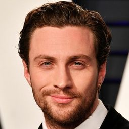 艾倫·莊遜 飾演 Robbie Jennings