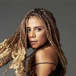 Nowela Elisabeth Mikhelia Auparay 飾演 Nowela