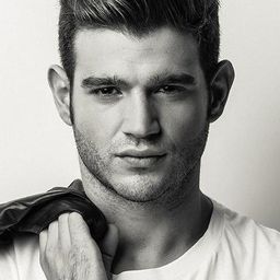 Maor Schwitzer 飾演 Baruch Oirbach