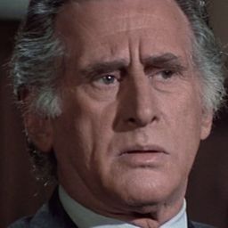 Sam Gilman 飾演 Harvey Johnson