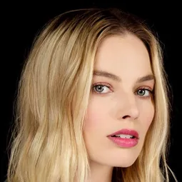 瑪歌羅比 飾演 Cathy