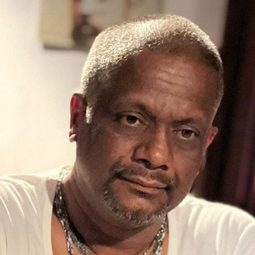 Wasantha Moragoda - With You, Without You演員 飾演Gamini