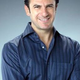 Alejandro Ávila 飾演 Moncada