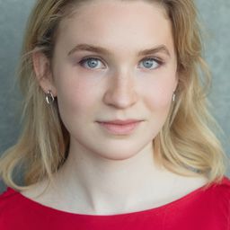 蘇菲考爾 飾演 Olga Metkina